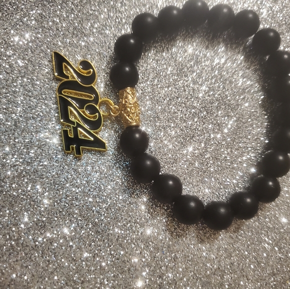 2024 BRACELET FOR THAT SPECIAL GRADUATE. - Picture 1 of 12